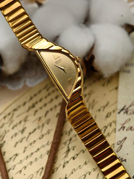 Vintage 1980s Seiko Rivoli Gold Tone Half Moon Dainty  display picture 2