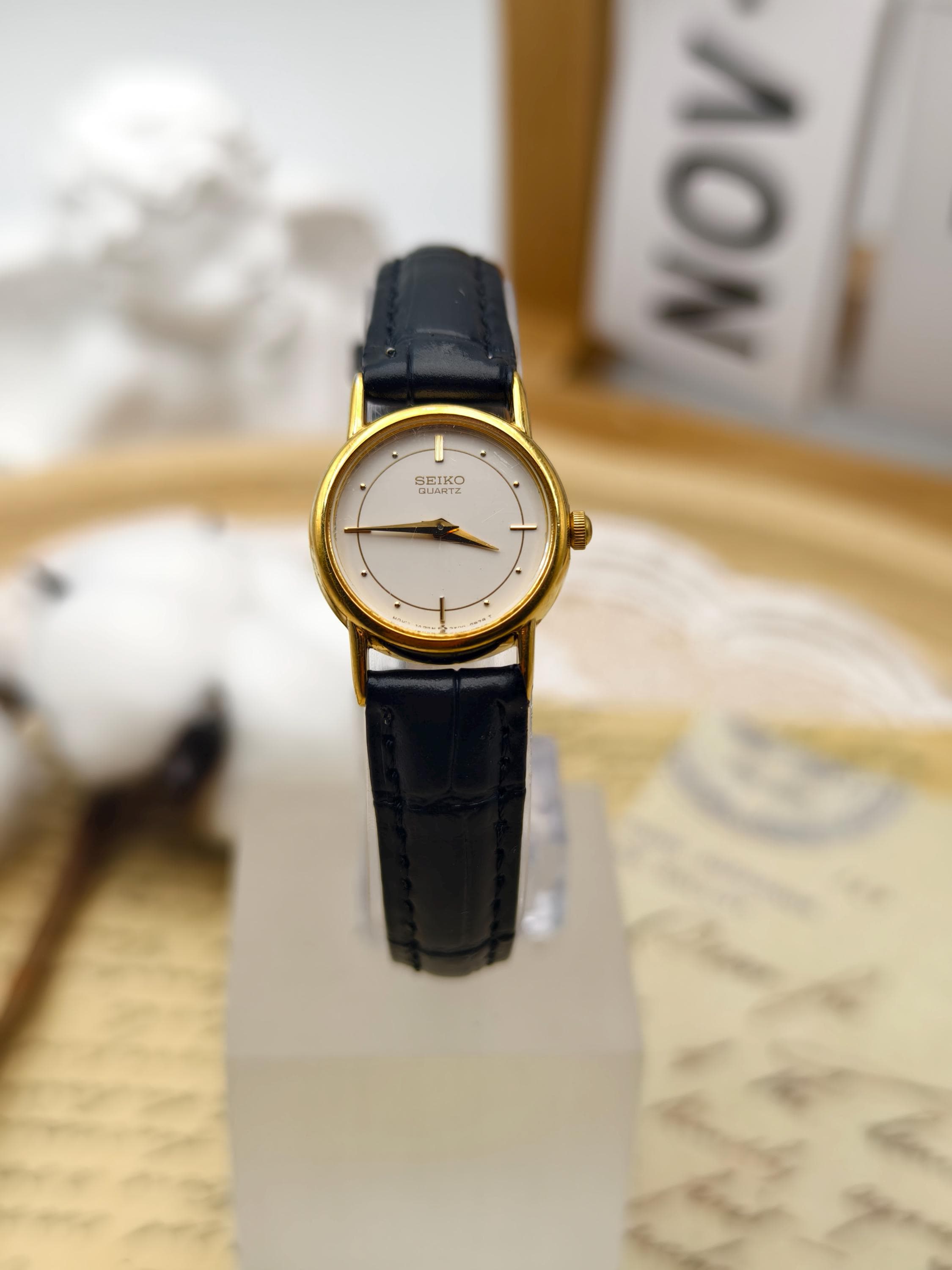 Vintage Seiko Ladies Quartz Gold Tone Watch Black Leather  display picture 1