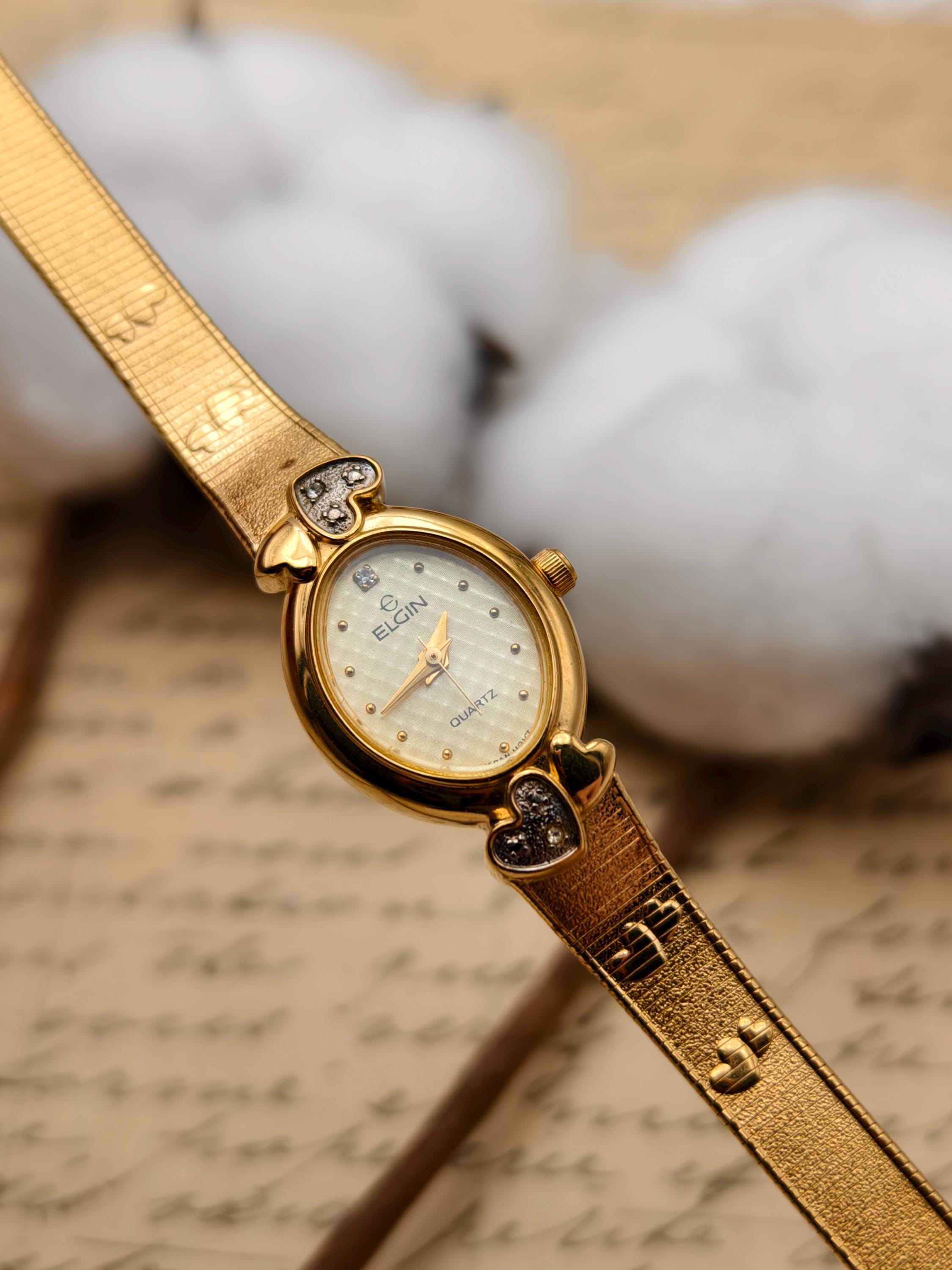Vintage 1990s Elgin Ladies Gold Tone Quartz Watch Heart Rhinestone