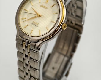 Vintage Seiko Dolce Ladies Quartz Titanium Watch 30mm Silver Gold