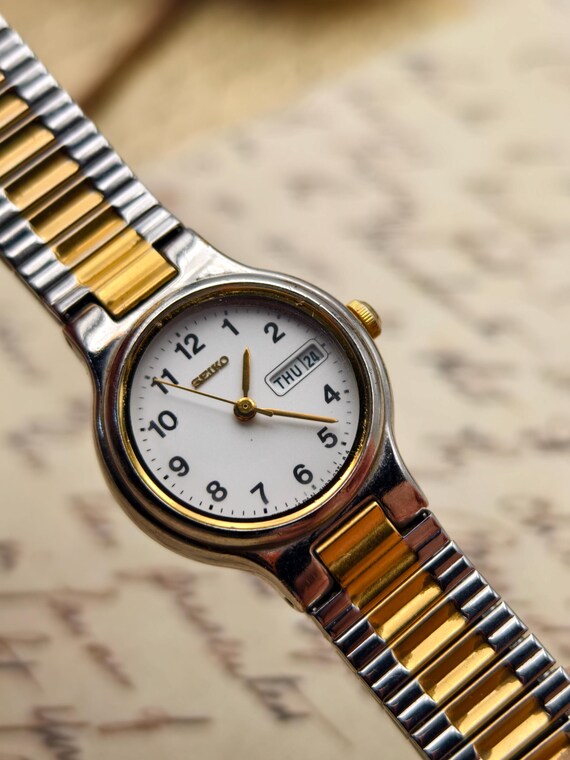 Vintage 1990s Seiko Ladies Quartz Watch Two-tone Case White  display picture 1