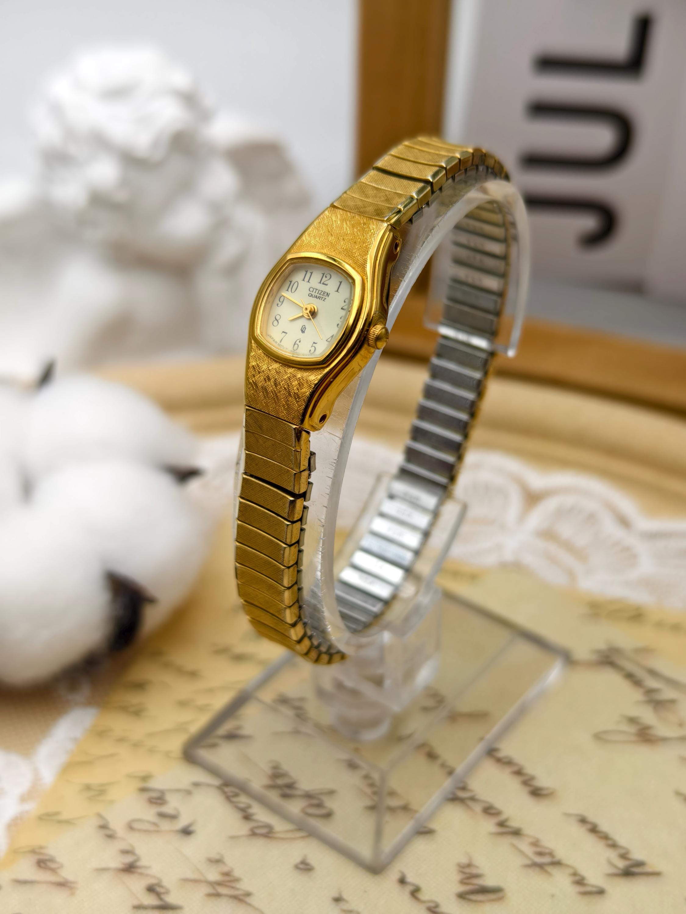 Vintage ladies Citizen gold tone wristwatch Citizen Women main image 4