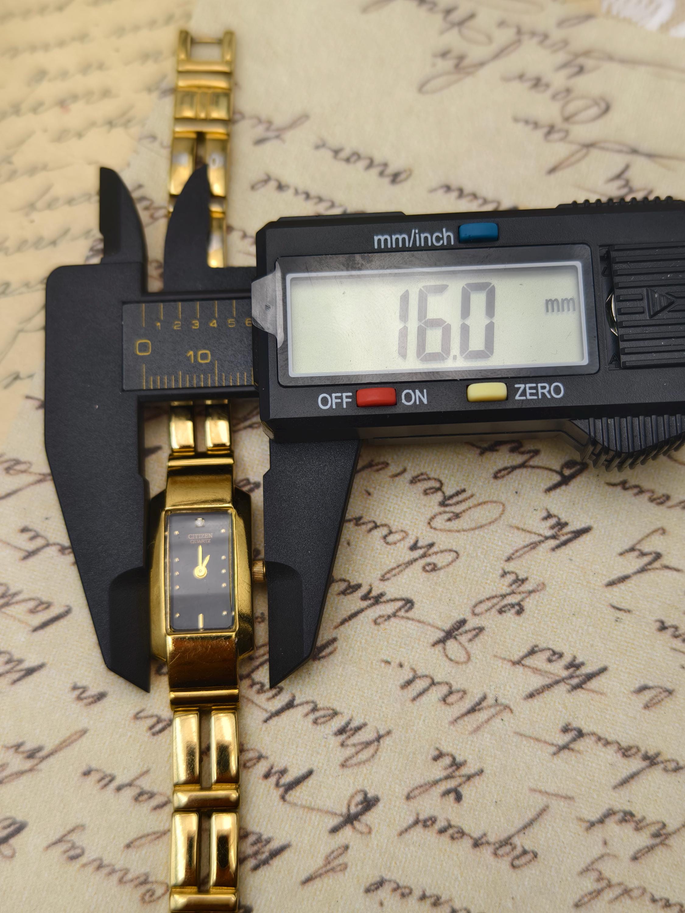 Citizen 90s Gold-Tone Women\'s Square Bracelet Watch new old stock Citizen Japan?? - Quartz 90s Vintage main image 3