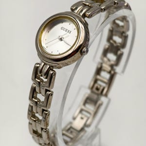 Orologio da donna Guess vintage anni '90 al quarzo con bracciale a maglie ovali color argento