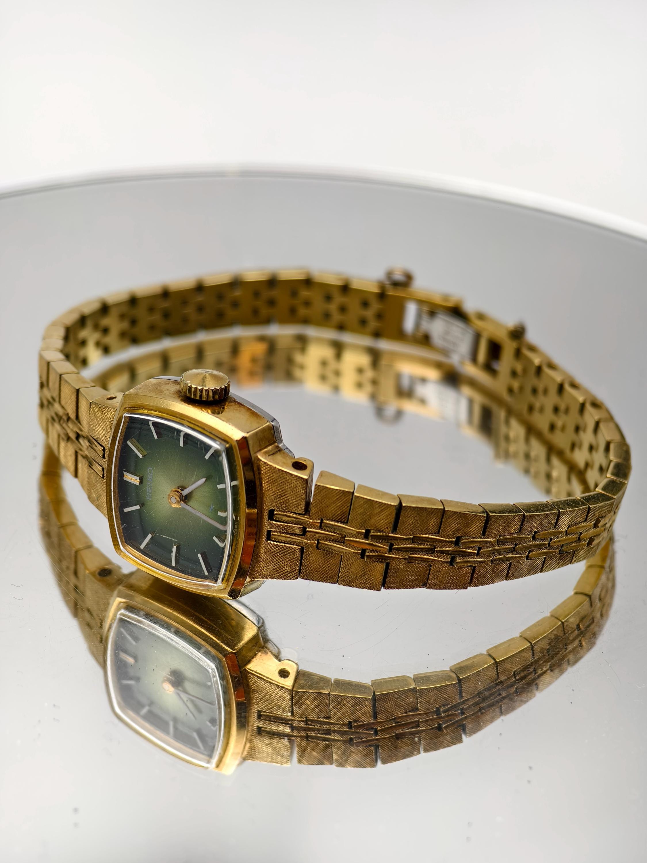 Vintage 1970s Seiko Ladies Mechanical Gold Tone Watch Green