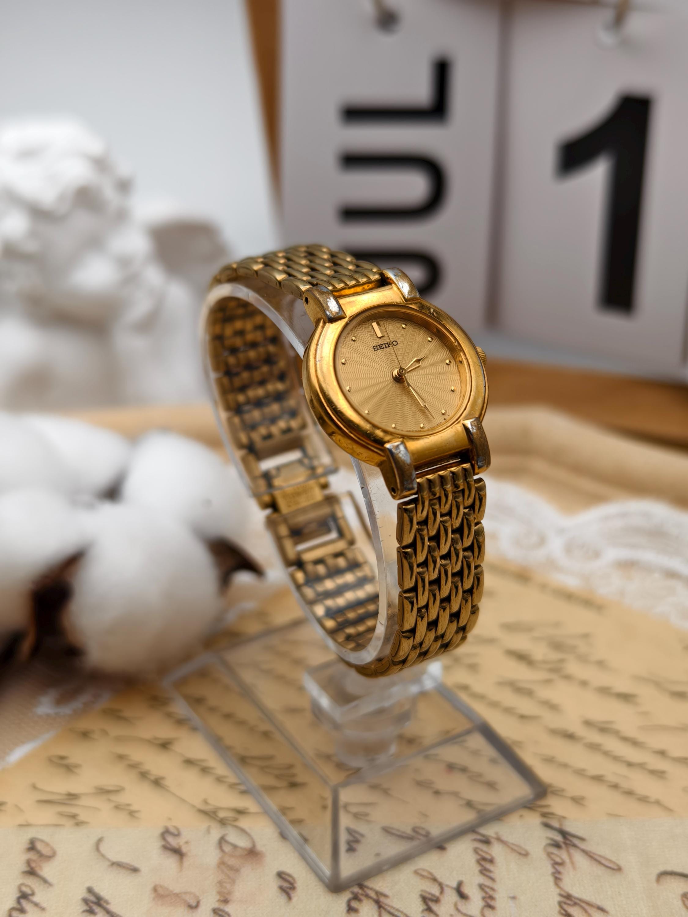 美品✨SEIKO レディース　ゴールド　ヴィンテージウォッチ　シンプル 腕時計 ヴィンテージ 1980年代 セイコー レディース クォーツ腕時計 ゴールド