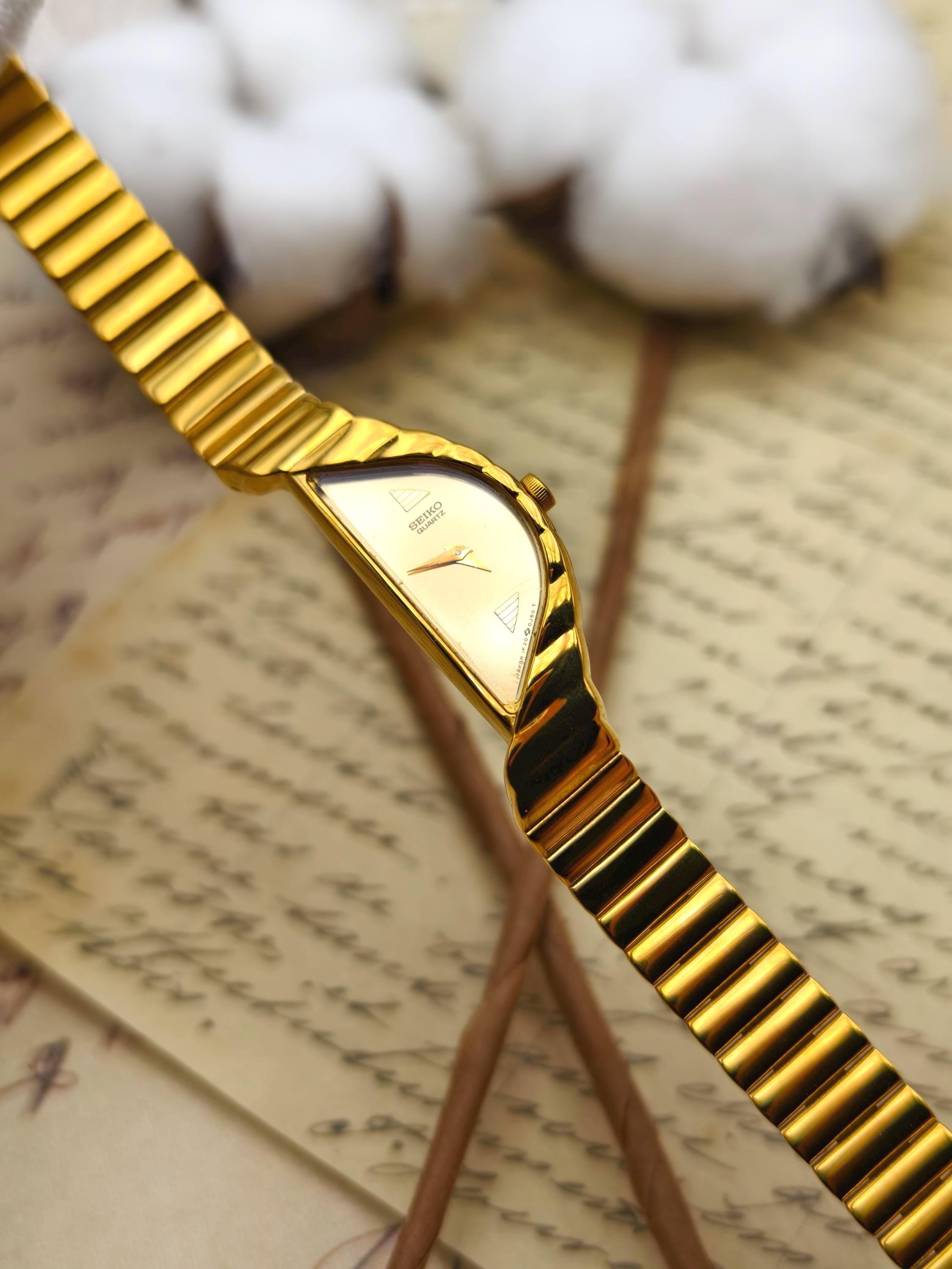 希少✨SEIKO セイコー ゴールド ハーフムーン レディース 腕時計 リボリ Vintage 1980s Seiko Rivoli Gold Tone Half Moon Dainty Elegant