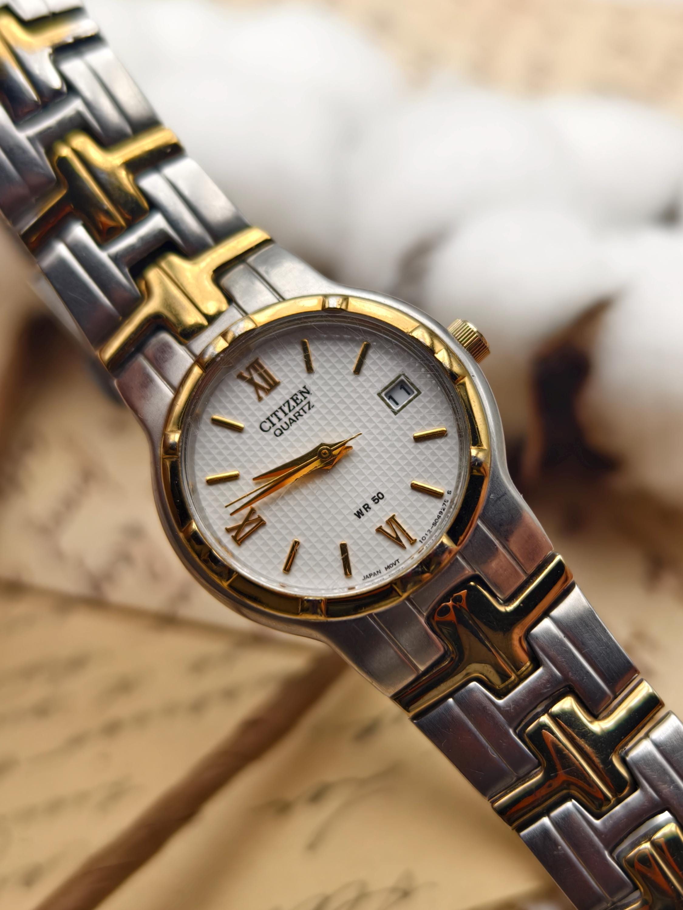 Vintage 1990s Citizen Ladies Quartz Watch Two-tone Roman 