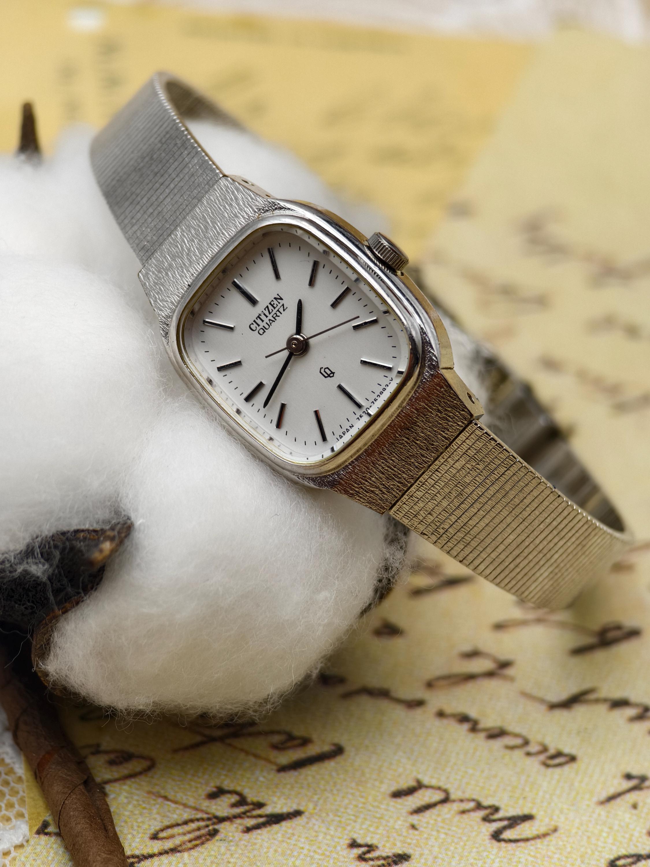 Vintage Citizen Ladies Quartz Watch 20mm Silver Tone  display picture 2
