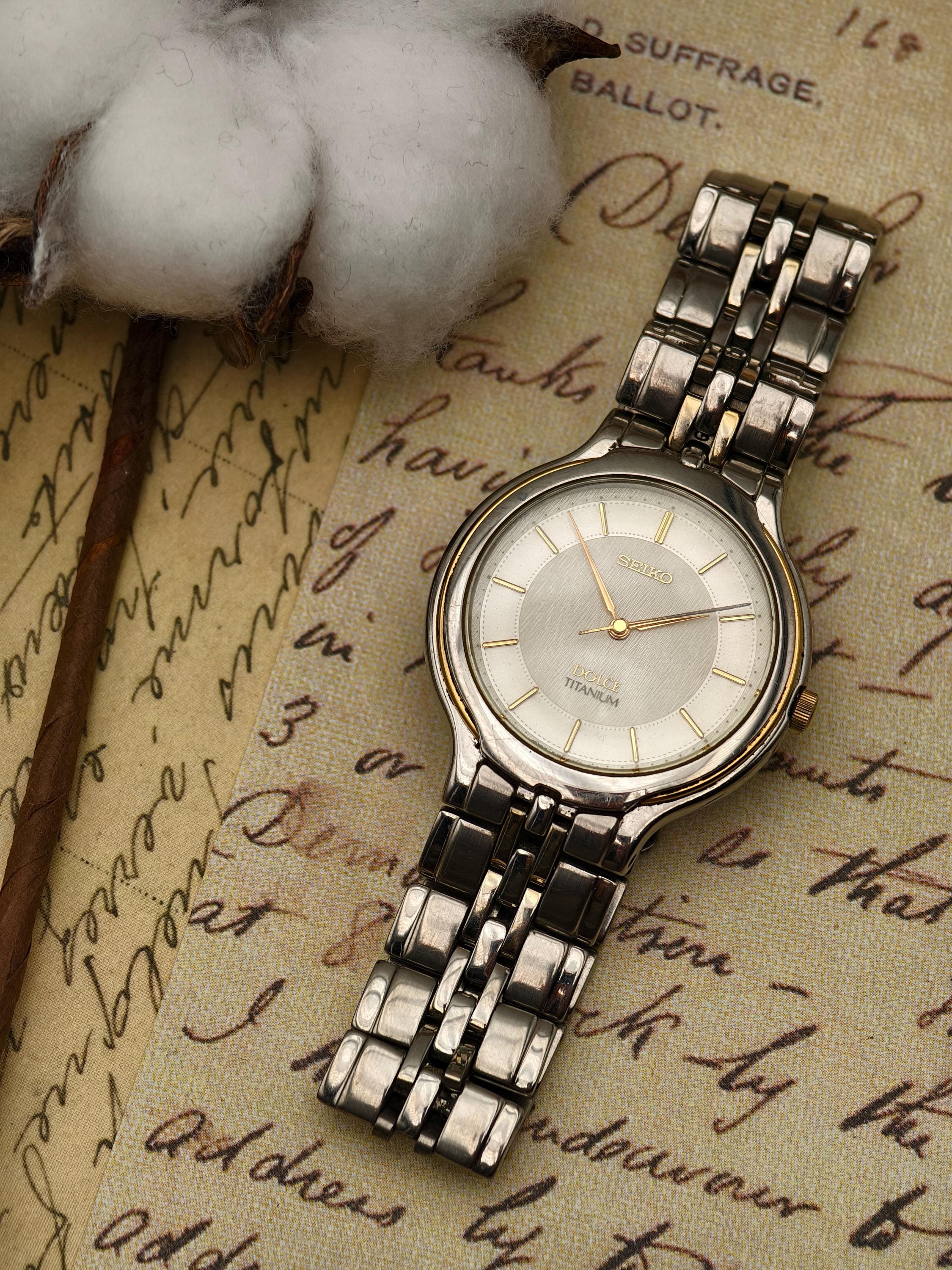 Vintage Seiko Dolce Ladies Quartz Titanium Watch 30mm Silver Gold