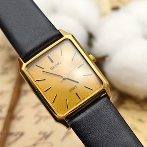 Vintage Seiko Spirit gouden rechthoekig horloge uit de jaren 90 met champagnekleurige wijzerplaat zwarte leren band