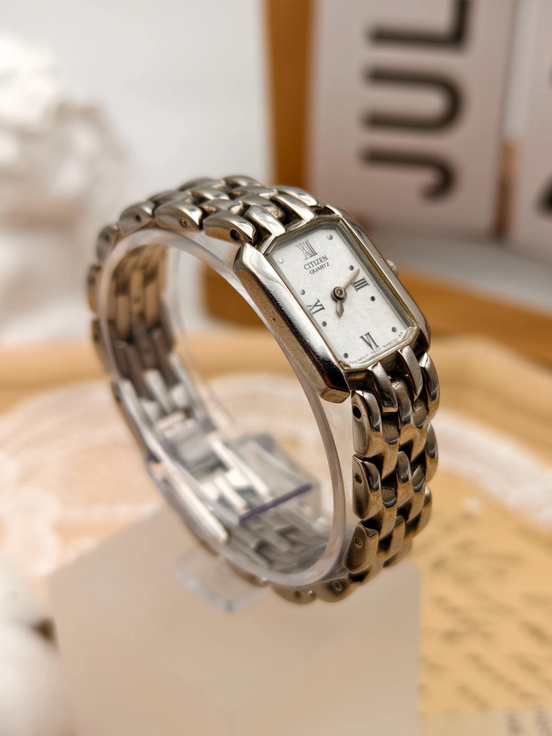 Vintage 1990s Citizen Ladies Silver Tone Quartz Watch 