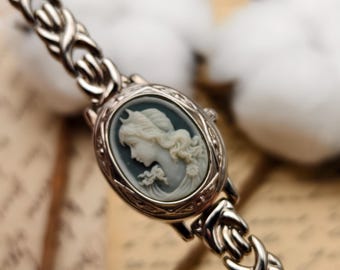 Reloj de cuarzo Valentino Michelle para mujer, estilo vintage de los años 90, con tapa tipo camafeo, brazalete de acero inoxidable y esfera oculta.