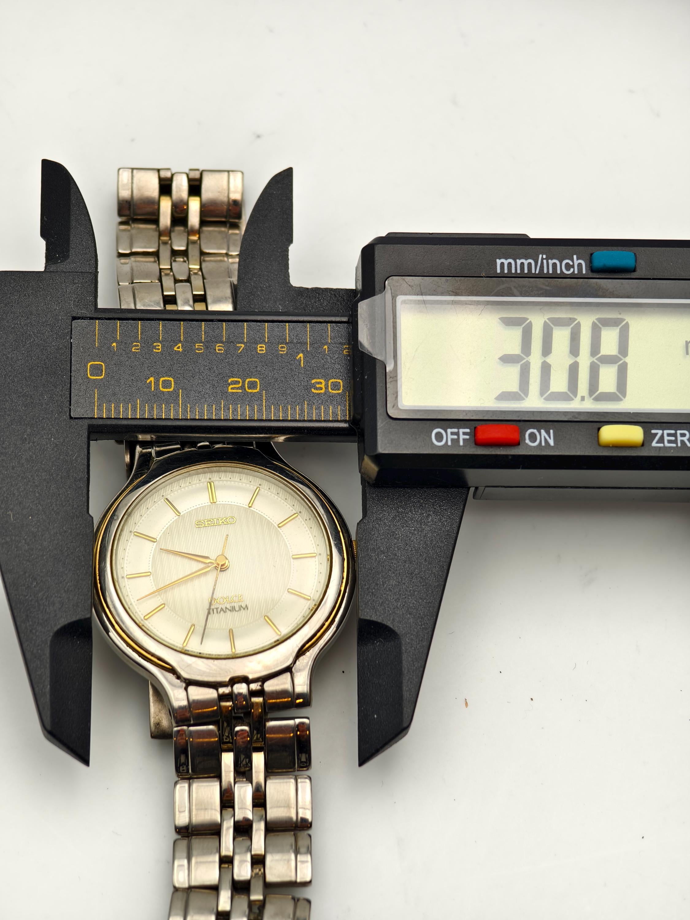 Vintage Seiko Dolce Ladies Quartz Titanium Watch 30mm Silver Gold
