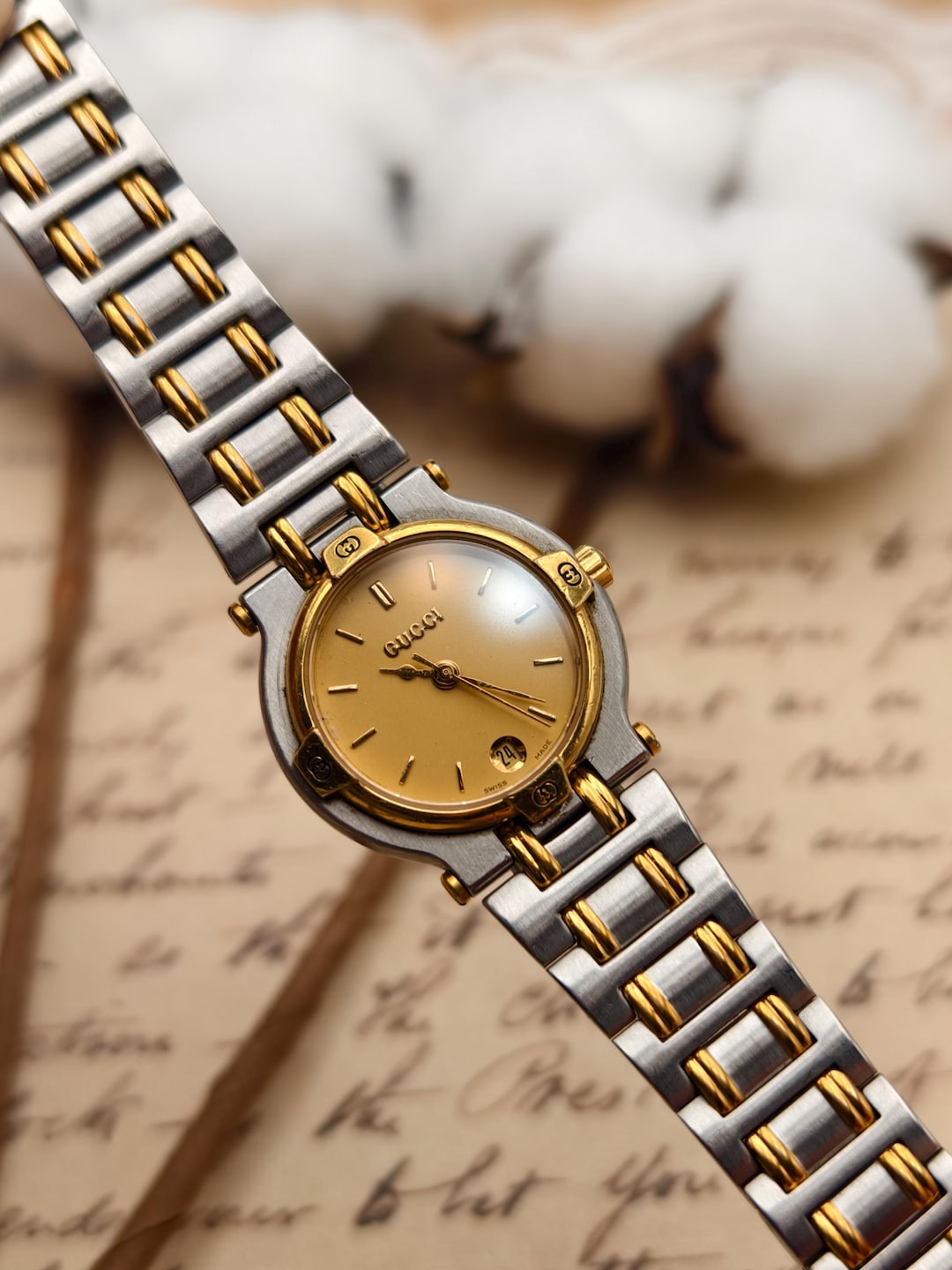 Vintage Gucci 9000L Ladies Two Tone Quartz Watch Gold Dial Date