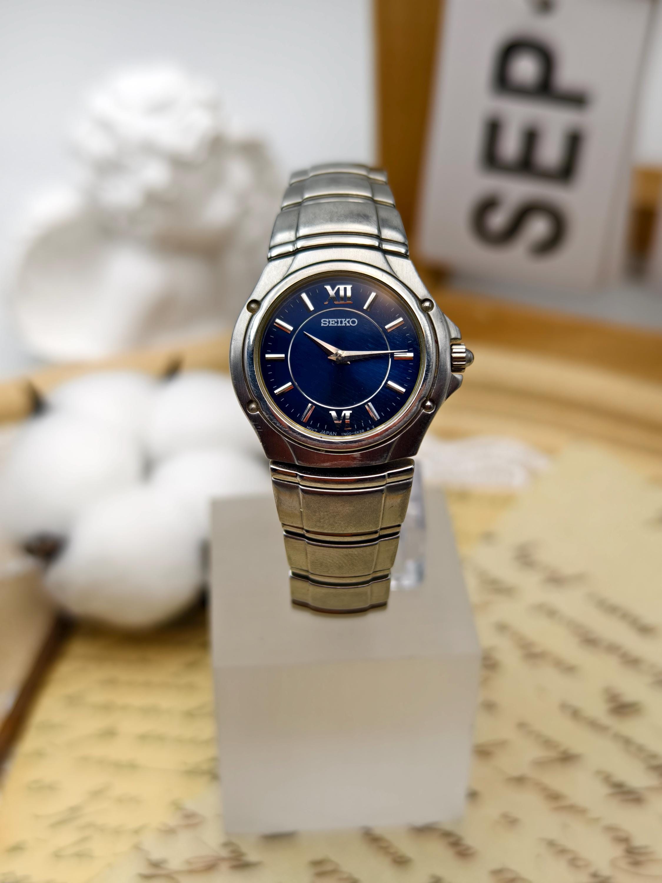 Vintage 1990s Seiko Ladies Quartz Watch Stainless Steel Blue Dial