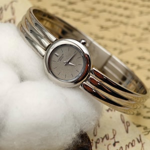 Vintage Seiko Lassale Ladies Quartz Watch Silver Tone Bangle Bracelet Minimalist Dial
