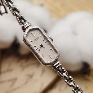 Vintage Seiko dames quartzhorloge palladiumvergulde rechthoekige kast schakelarmband minimalistische wijzerplaat
