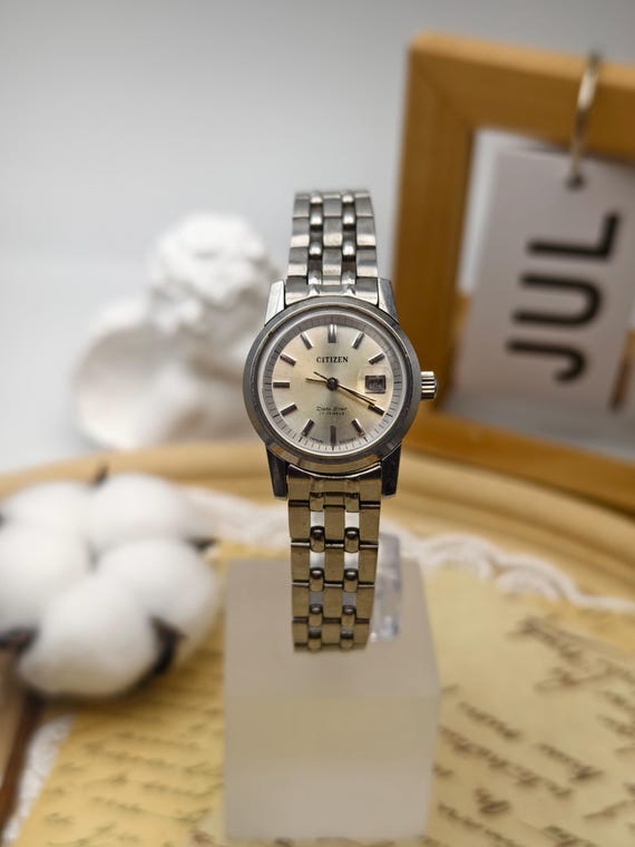 Vintage 1970s Citizen Ladies Mechanical Watch Silver Tone  display picture 3