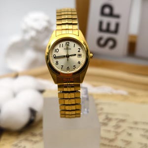 Vintage 1990s Pulsar Ladies Quartz Watch Gold Tone Case Bracelet Champagne Dial Date