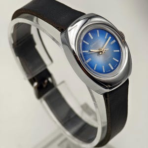 Orologio meccanico da donna Diantus vintage anni '70 con quadrante blu sfumato e cassa cromata
