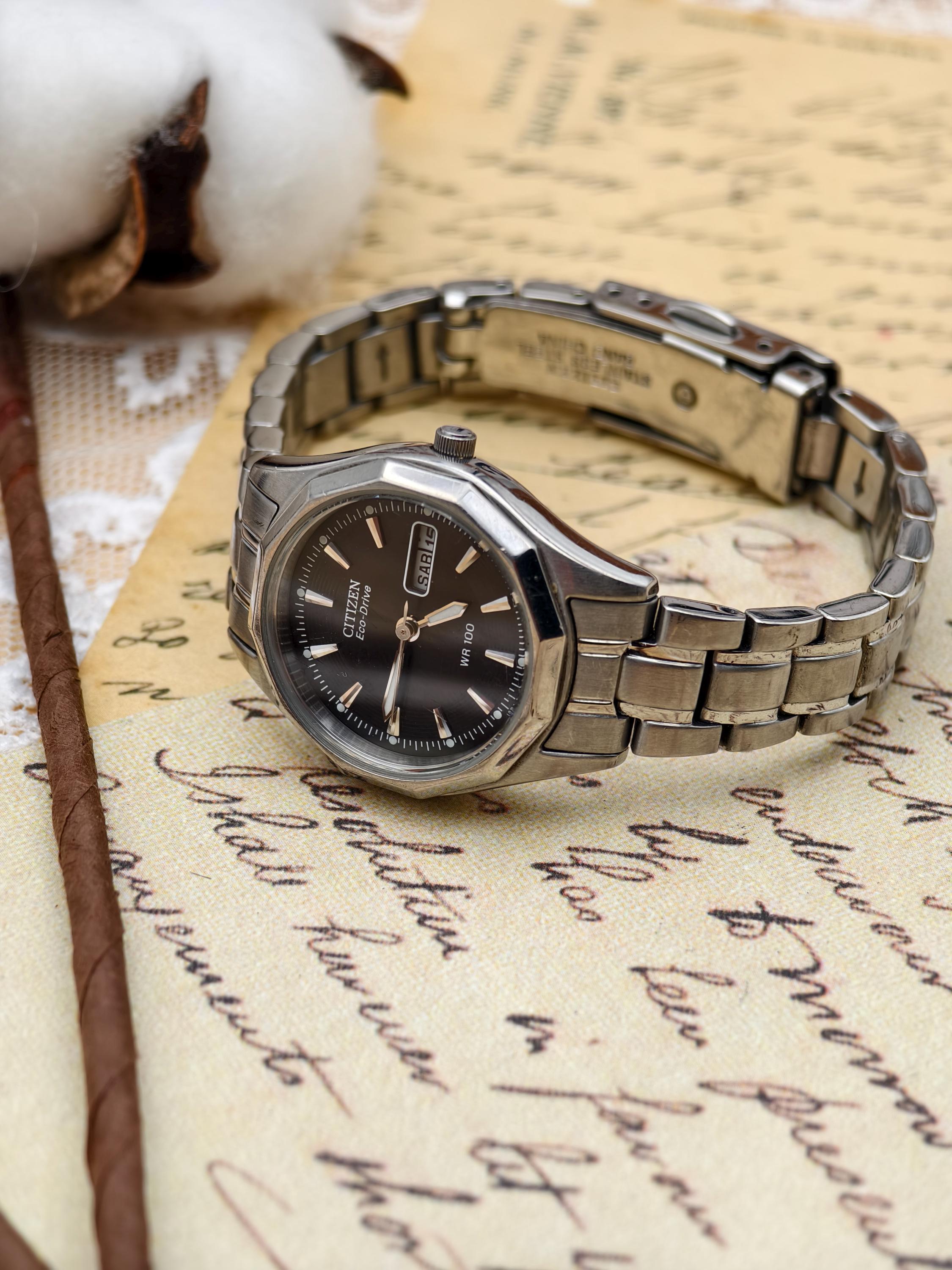 Vintage 2000s Citizen Ladies Eco-drive Watch Black Dial Day-date