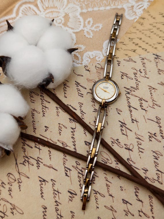 Vintage 1990s Citizen Ladies Quartz Two-Tone Oval Watch