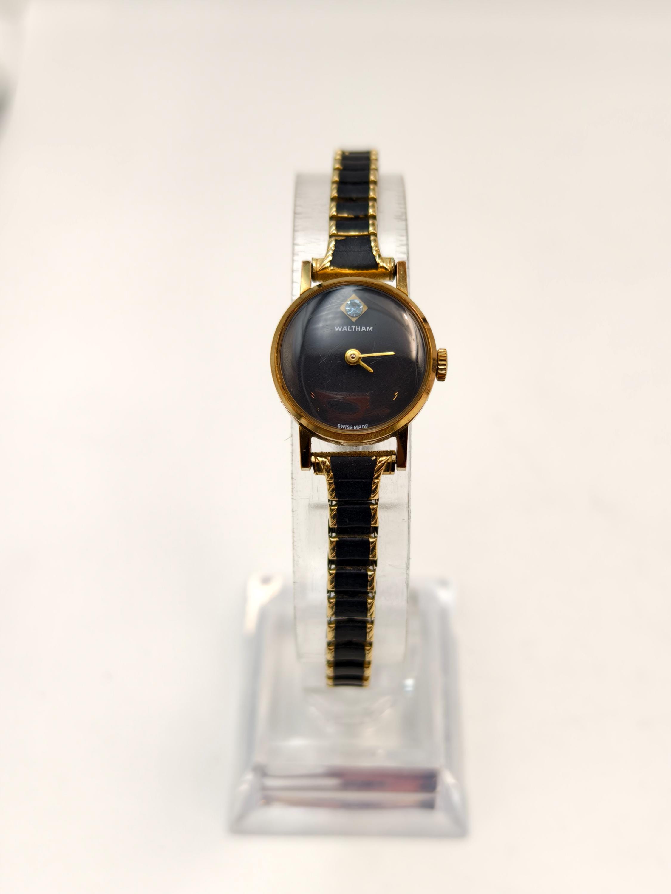 稼働品 WALTHAM ゴールド ブラック クォーツ レディース腕時計 Vintage Waltham Ladies Watch: Gold Tone, Black Dial, Diamond