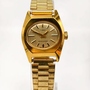 Vintage 1980s Timex Ladies Gold Tone Mechanical Watch 24.6mm Oval Case