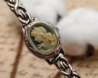 Vintage Valentino Michelle uit de jaren 90 dames quartzhorloge camee cover roestvrijstalen armband verborgen wijzerplaat