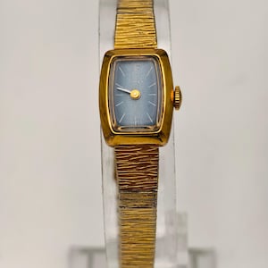 Orologio meccanico da donna Timex vintage anni '70 color oro con quadrante blu e cinturino testurizzato
