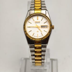 Vintage Seiko Quartz Ladies Two Tone Day Date Watch 23mm Fluted Bezel