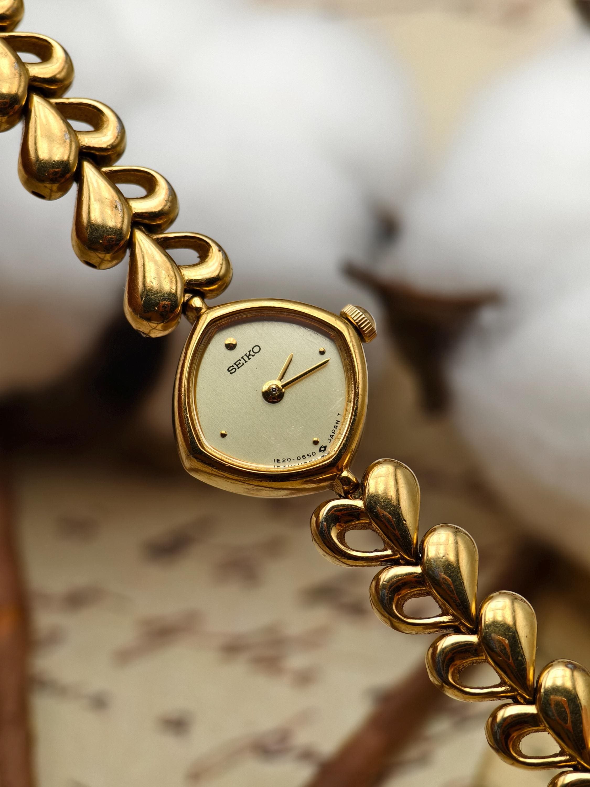 Vintage seiko women watch - Etsy 日本