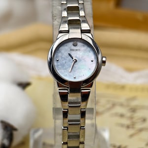 Lorus レディース アナログウォッチ 日付 ステンレススチールバンド ブルーダイヤル RJ257BX9, ブレスレット Lorus