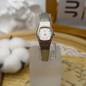 Vintage 1980s Seiko Ladies Quartz Watch Silver Tone Textured Case and Bracelet