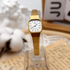 Vintage 1980s Pulsar Ladies Gold Tone Quartz Watch White Dial Tonneau Case