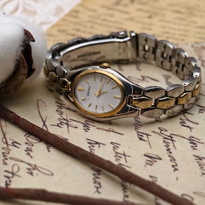 Orologio da donna Seiko vintage anni '90 al quarzo bicolore ovale da 21,6 mm con quadrante testurizzato