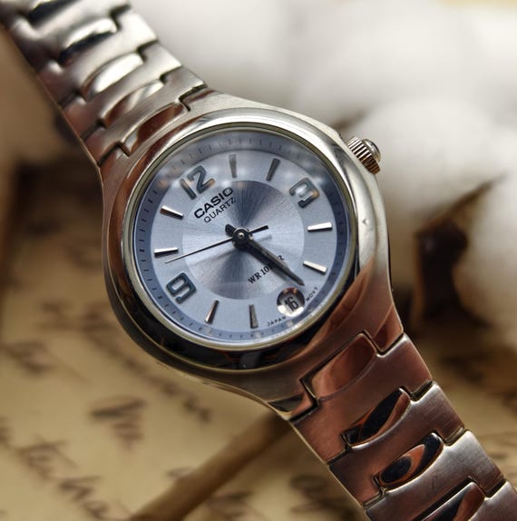 Vintage Casio Ladies Quartz Stainless Steel Watch Blue Dial 28mm