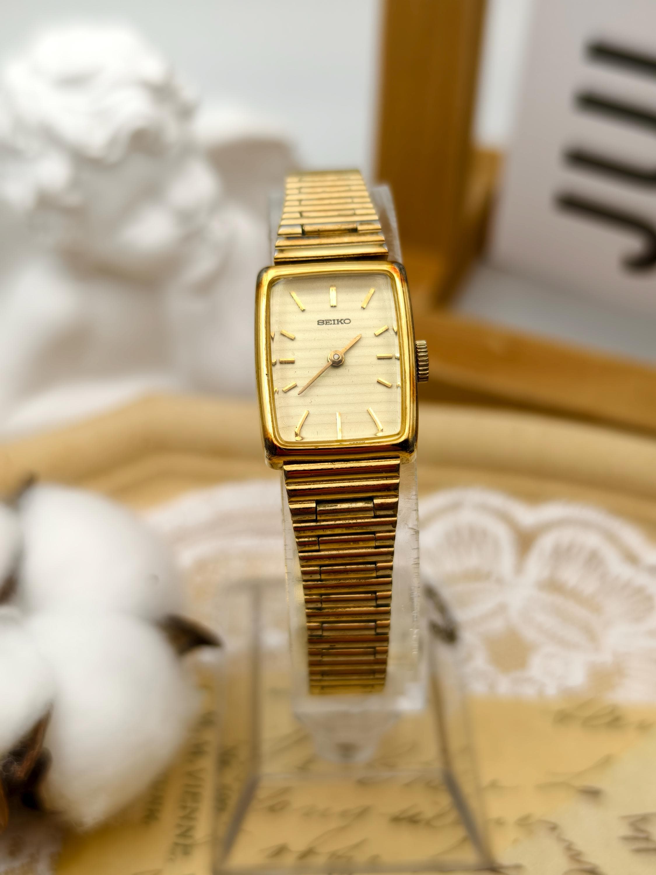 Vintage Seiko Mechanical Watch – 23mm Gold Tone, Textured Dial, Manual Wind Vintage 1970s Seiko Ladies Gold Tone Automatic Watch 17  main image 2