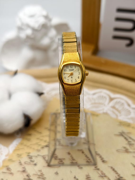 Vintage 1980s Citizen Ladies Quartz Gold Tone Watch 18mm Textured