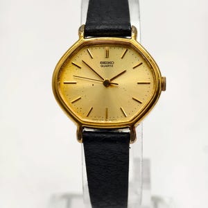 Vintage Seiko 1421-5180 Ladies Quartz Watch Gold Tone 24.3mm Black Strap Japan