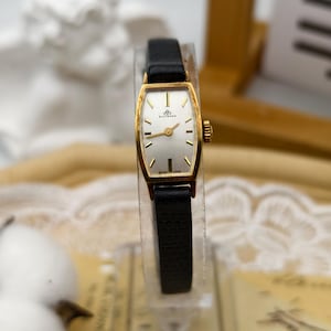 Vintage 1960s Bucherer Ladies Gold Tone Mechanical Watch Tonneau Case 17mm