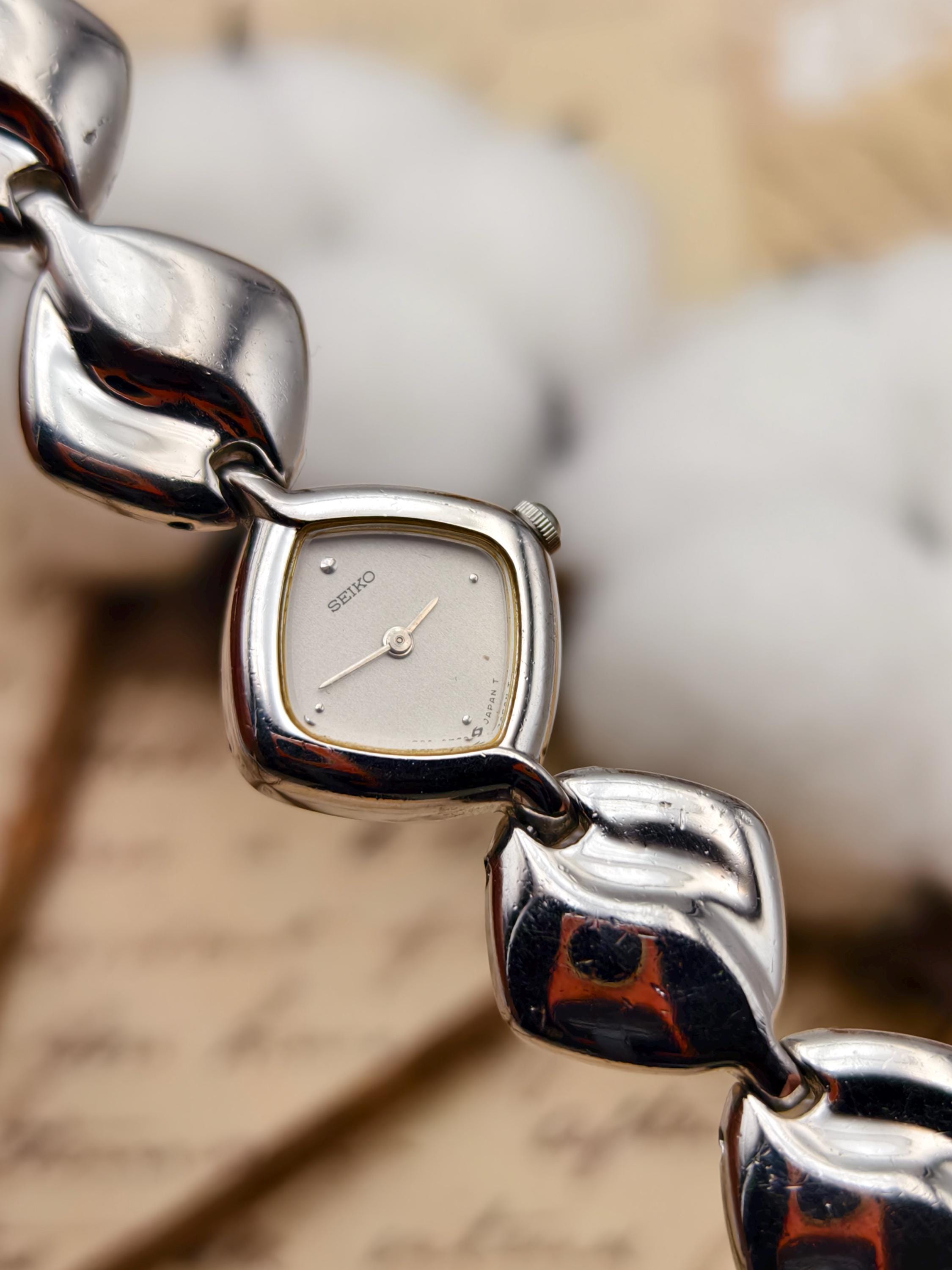 Vintage Seiko Ladies Quartz Watch Silver Tone Bracelet Geometric Link…