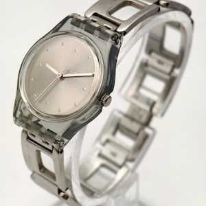 Orologio da donna vintage Swatch al quarzo trasparente, cassa scheletrata da 25 mm, cinturino in acciaio inossidabile