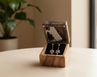 Handgemachte hölzerne Ohrringe Box | Rustikale personalisierte Schmuckschatulle | Elegante Holz Aufbewahrungsbox für Ohrringe | Weihnachtsgeschenk für Sie