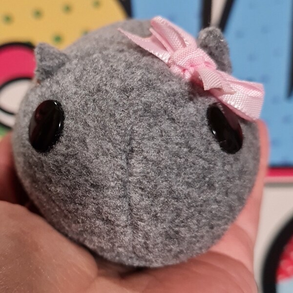 Hamsti Plushie mit Schleife