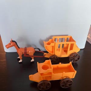 Vintage Fischer-Preis Little People Western Wagen und Wagen mit Pferd und Geschirr