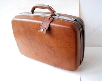 1960 vintage , camel brown  hard shell, mod style  suitcase , silver tone metal hardware. By Samsonite, Profile II.