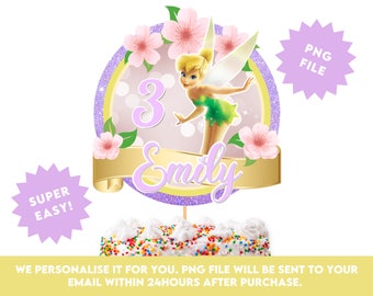 Può includere: Un topper per torta viola e oro con Trilly, fiori e il testo "3 Emily".