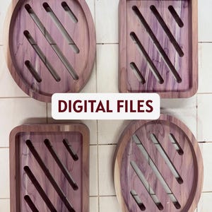 Puede incluir: Cuatro bandejas de madera de varias formas: ovalada, rectangular y cuadrada. Cada bandeja tiene un interior de color púrpura claro y líneas diagonales recortadas. El texto "DIGITAL FILES" se muestra en un cuadro blanco.